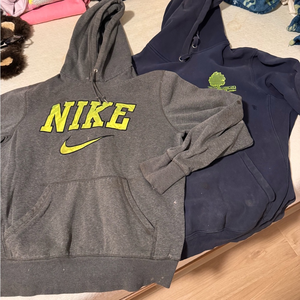 Set of 2 men’s large work hoodies